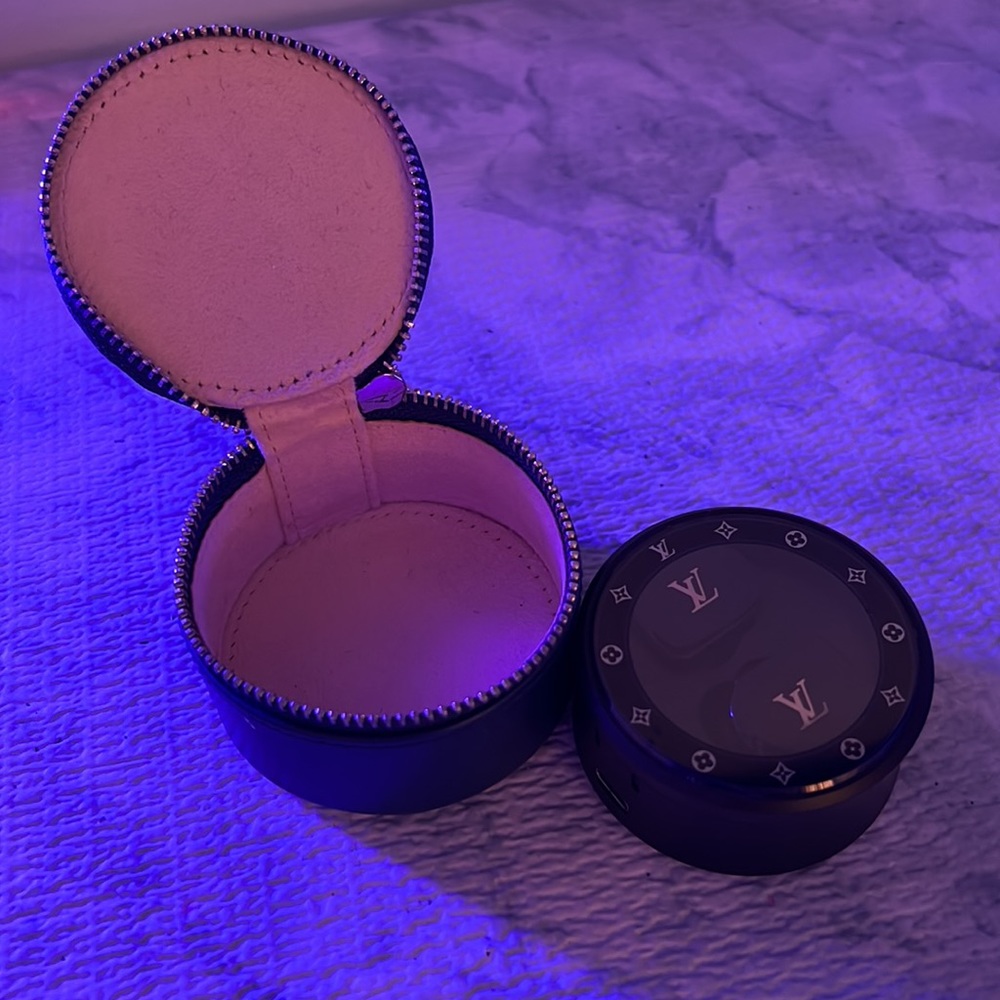 Louis Vuitton Earbuds - Picture 3 of 4